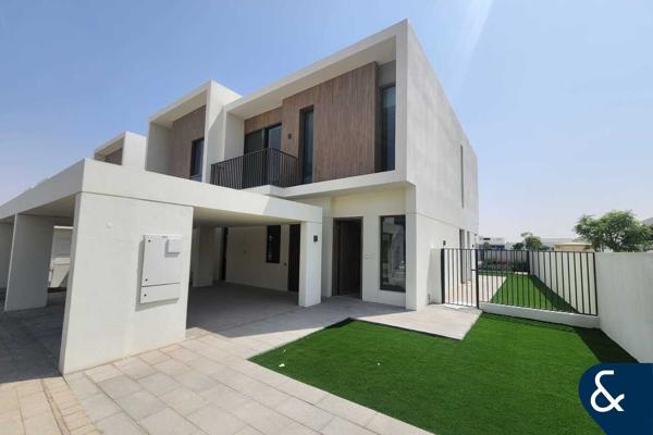 Sleek Style | 3 Balconies | Amazing Location